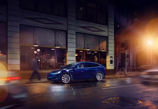 千呼万唤方驾临，鹰翼从此为君开！