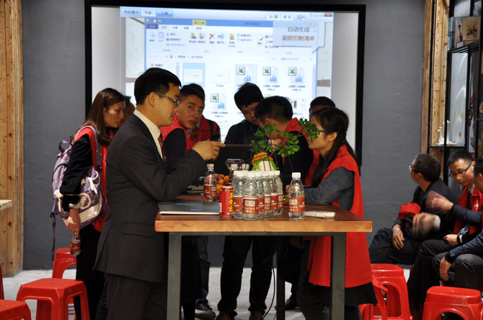 “时期赋予同样的场景分歧的意思”，紧跟时期的发展，传统企业转型成了当今的趋向，217永信贵宾会瓷砖品牌开创O2O+履历店模式，以便赢得新的发展。