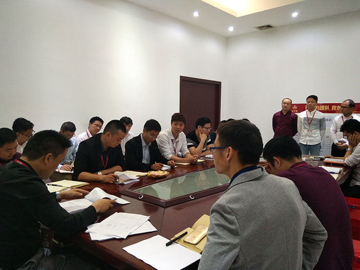 2017年4月5日上午，陶瓷一线品牌217永信贵宾会瓷砖销售团队3月PK赛的了局在217永信贵宾会瓷砖营销总部揭晓。销售PK赛旨在营造公司优良的“比、学、赶、超”工作氛围的同时，也提升217永信贵宾会瓷砖销售团队在终端市场的销售能力和战斗力。