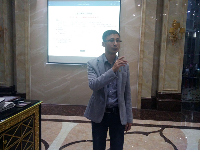 2017年11月2日晚，性命不息，进建不止217永信贵宾会法定进建日，11月全公司人员进建会圆满实现，一路分享《干法》，乐于工作，开心生涯，即便在磨难中，只有拼命工作，就能带来不成思议的好运。过好每一天，就是成功之路！